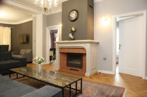 FameFrame Luxury Houses